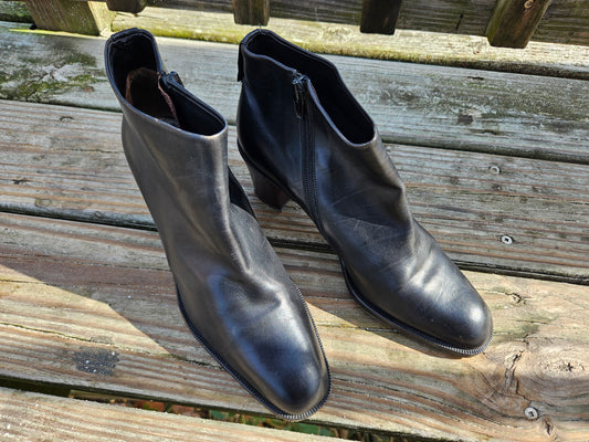 Via Spiga Black Leather Round Toe Ankle Booties Size 7.5B