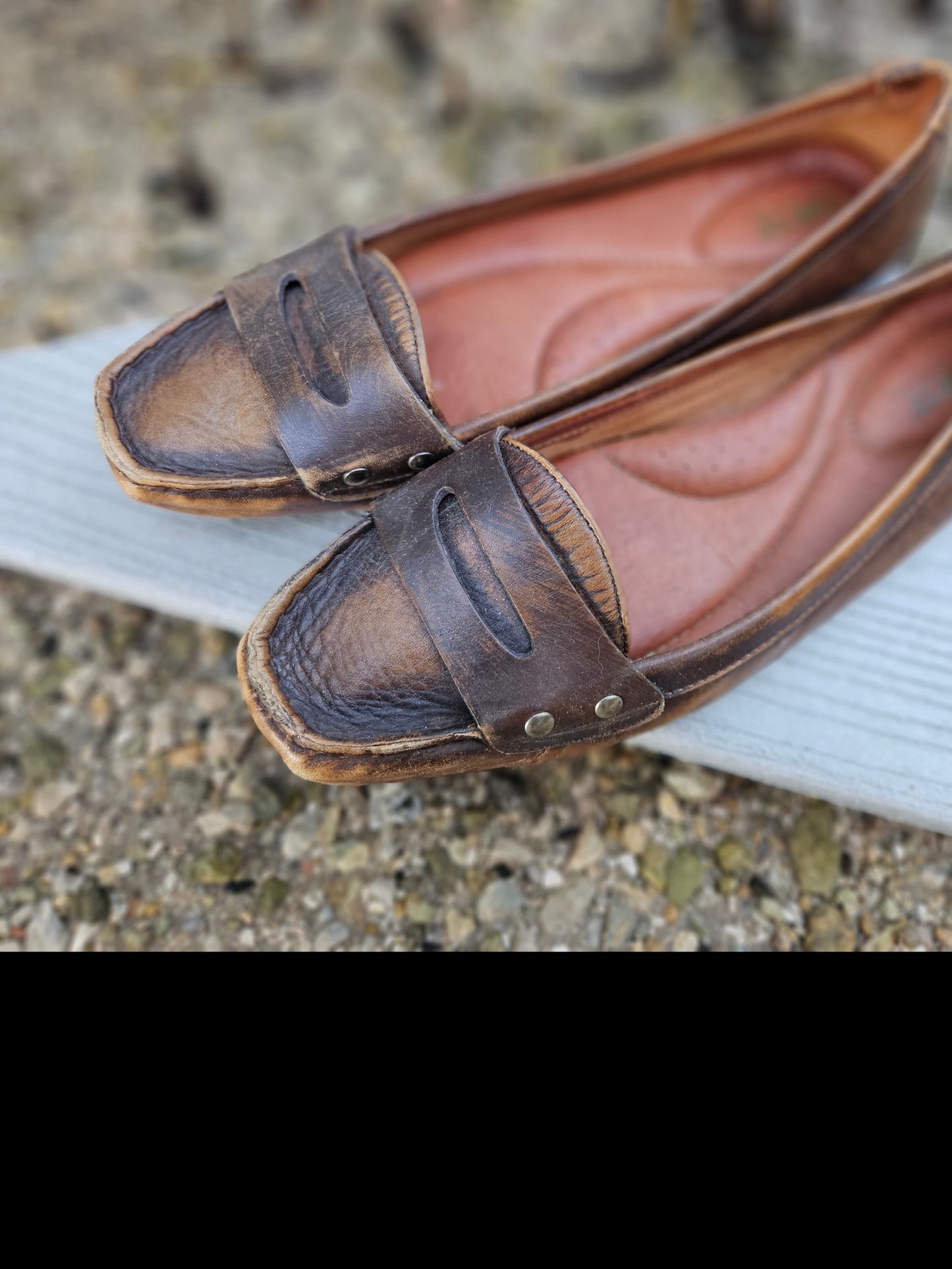Women's BORN leather loafer flats - excellent condition Size 10